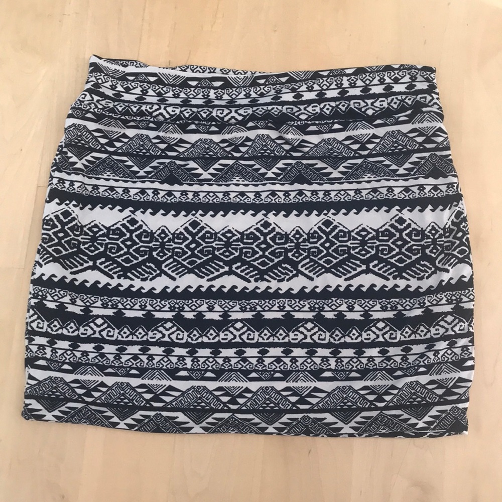 Super cute black and gray/beige skirt